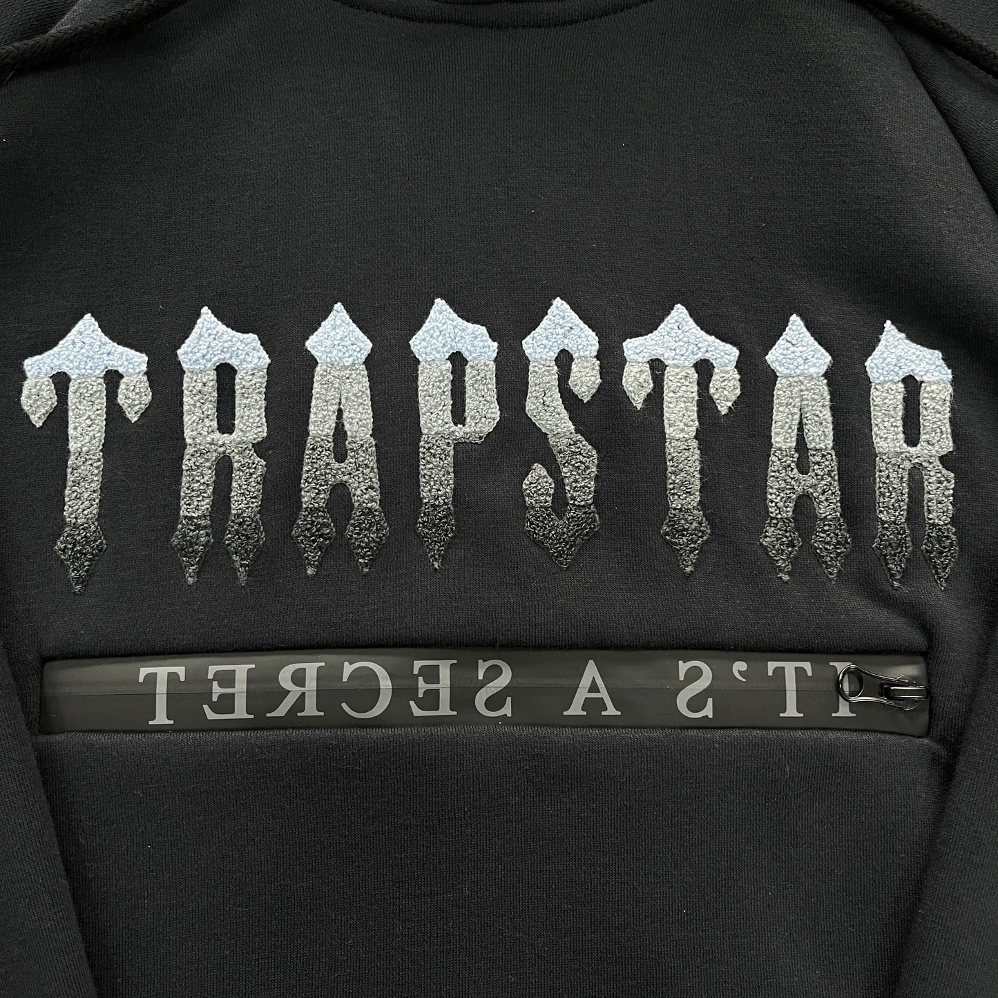 Hoodie Trapstar Decoded 2.0 Preta/Branca