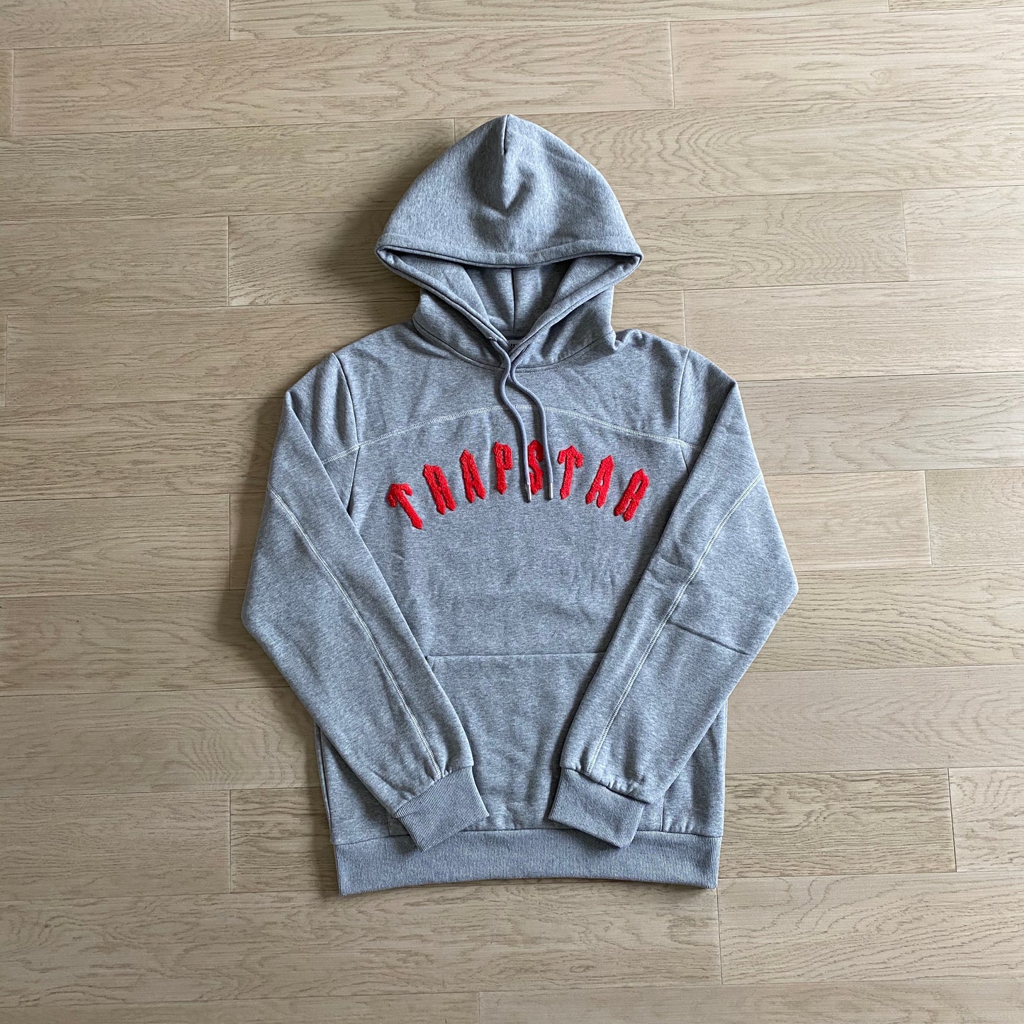 Hoodie Trapstar Irongate Cinzenta/Vermelha