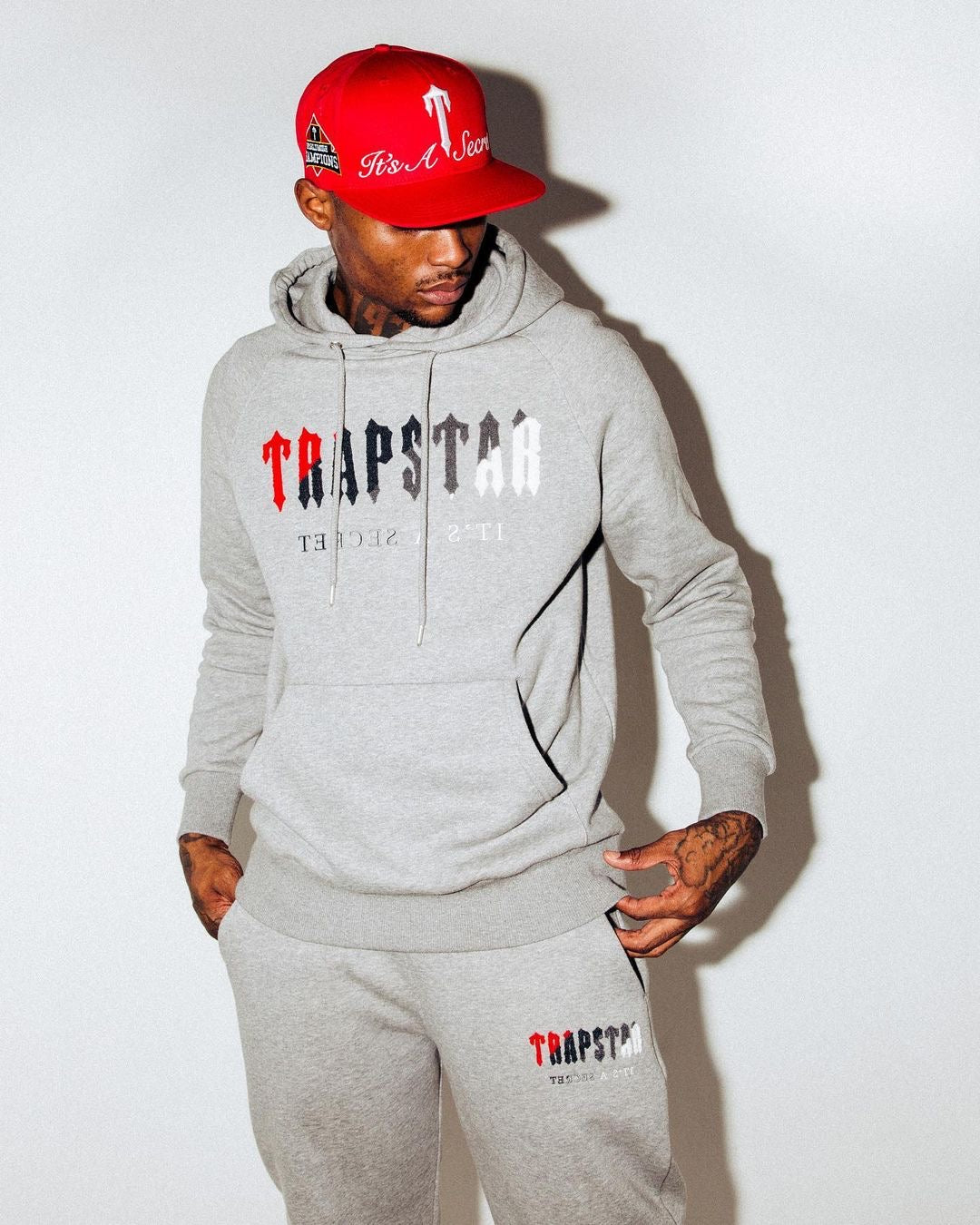 Hoodie Trapstar Decoded Cinzenta/Vermelha