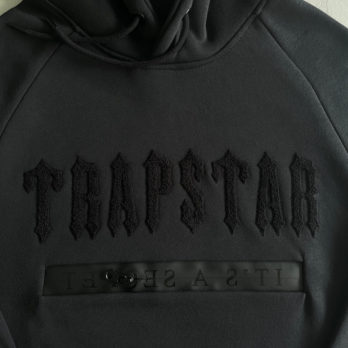 Hoodie Trapstar Decoded 2.0 Preto/Preto