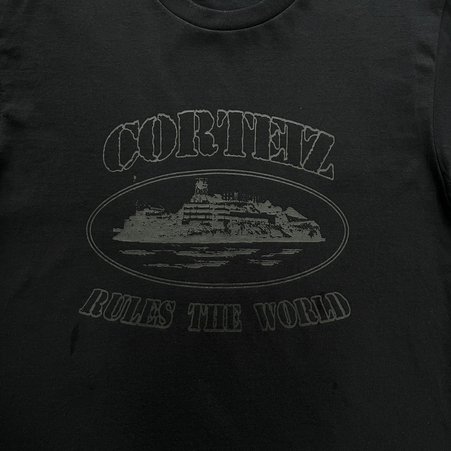 T-shirt Corteiz Rules the World Preta