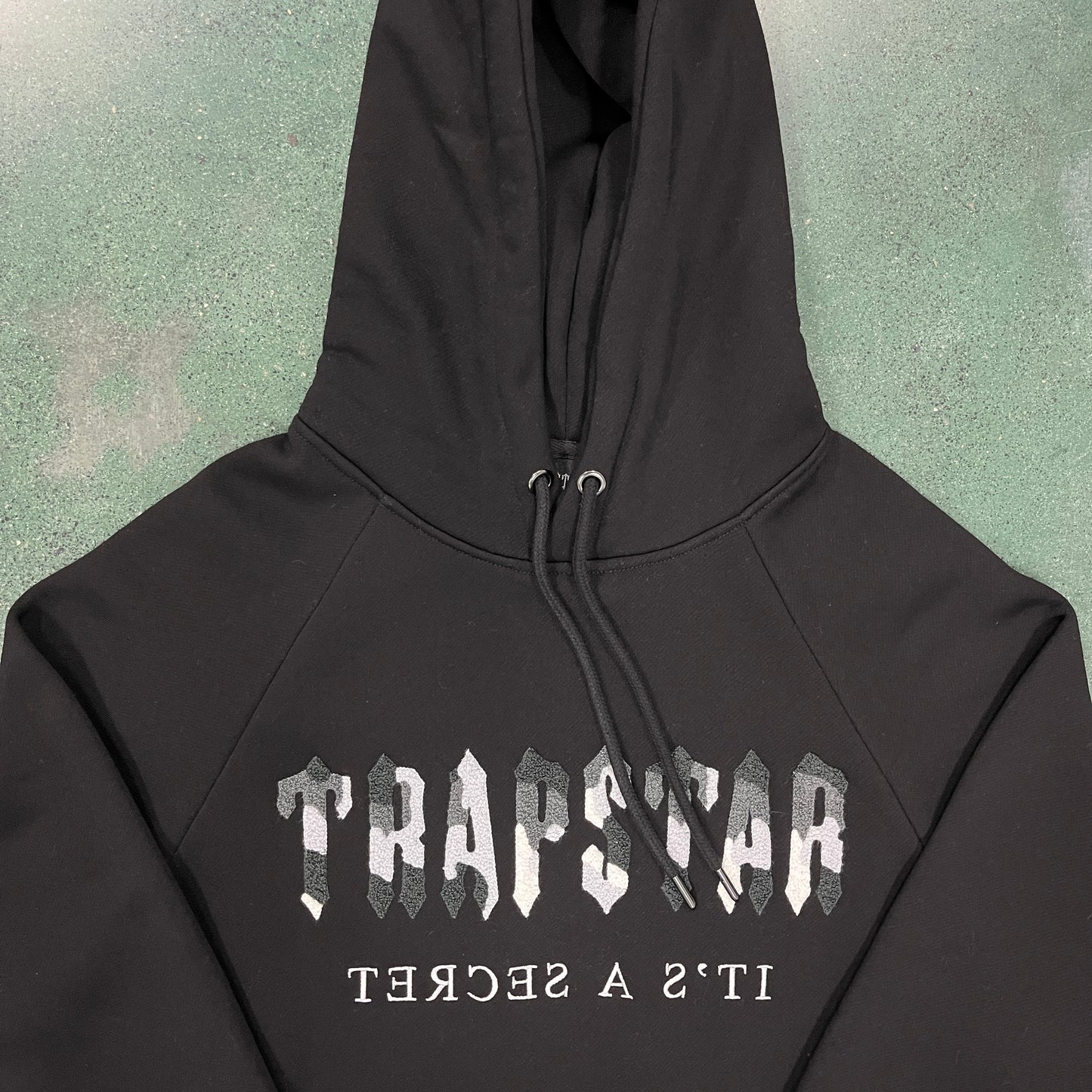 Hoodie Trapstar Decoded Preta/Camuflada