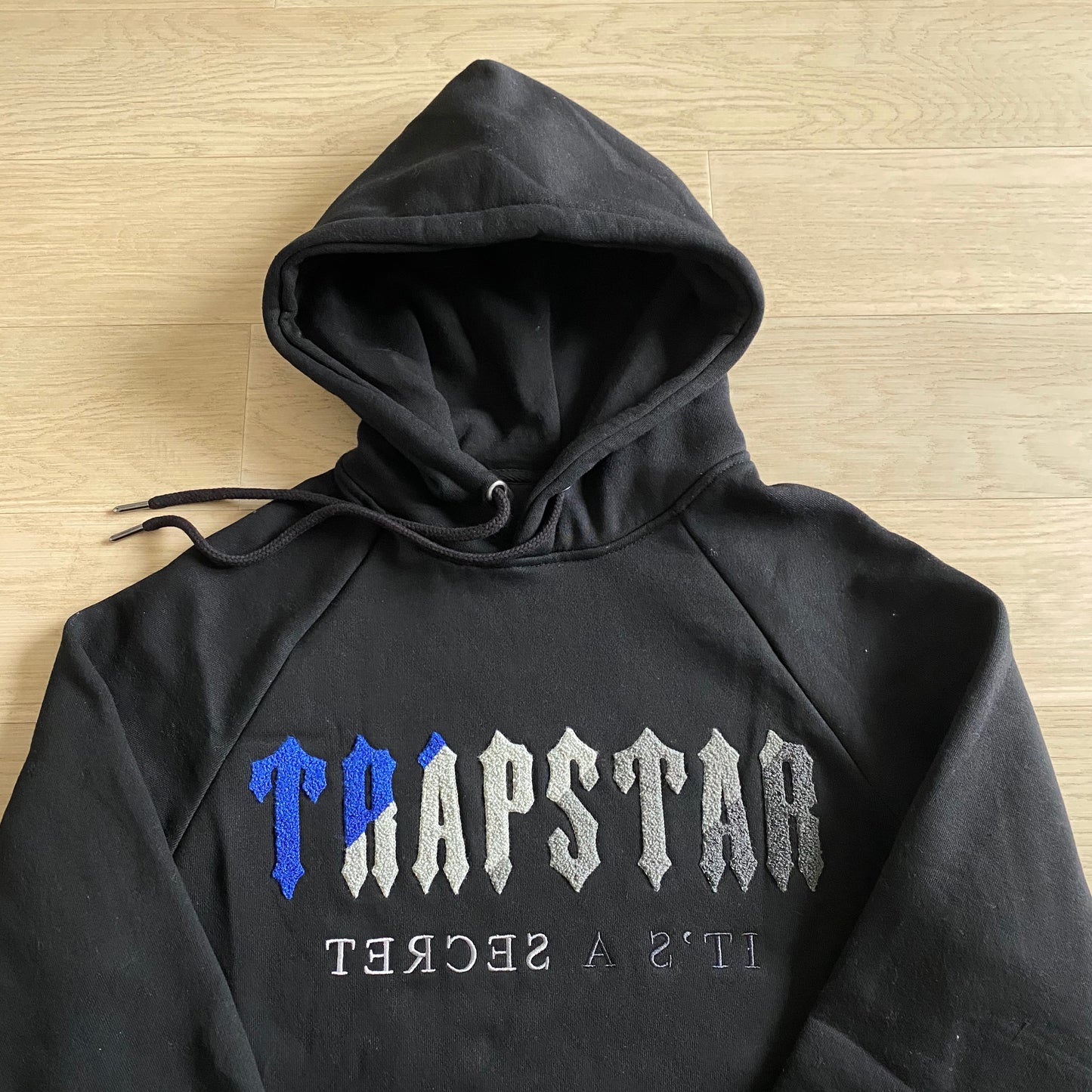 Hoodie Trapstar Decoded Preta/Cinza